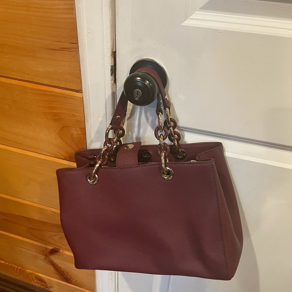 MICHEAL KORS PURSE - Picture 3 of 3